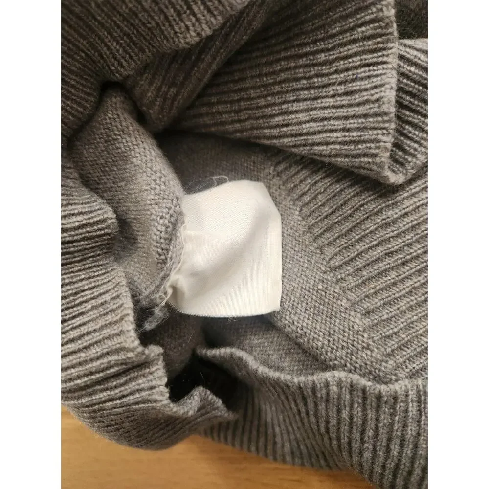 Alan Paine gray piece add